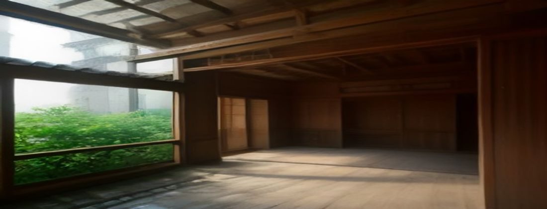 清东陵建筑群全景，金色琉璃瓦在阳光下熠熠生辉，庄严肃穆的皇家陵寝建筑群，与夜盗珍妃墓的历史背景高度相关